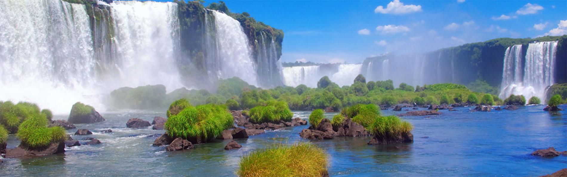 alaska blue lake with mountains and greenery, things you'll see on an alaska cruise