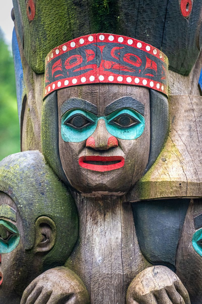 traditional totem poles of alaska
