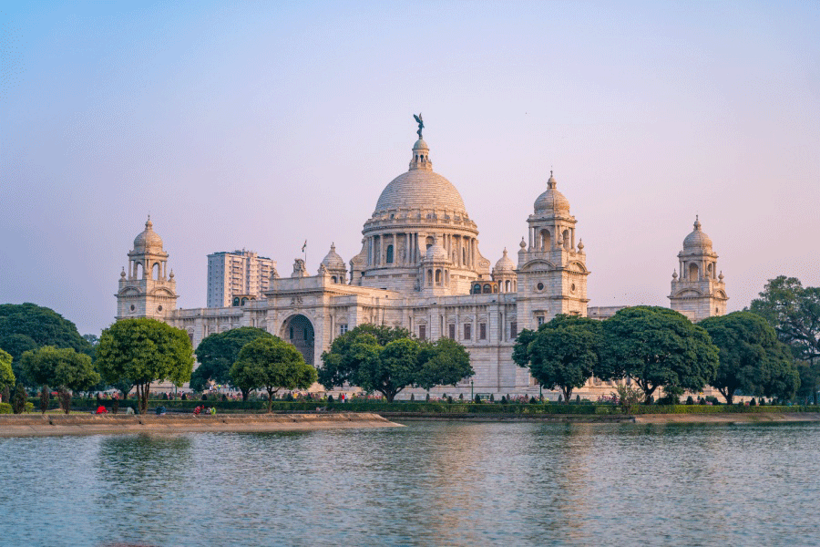 Historic architecture and street scenes in Kolkata, India