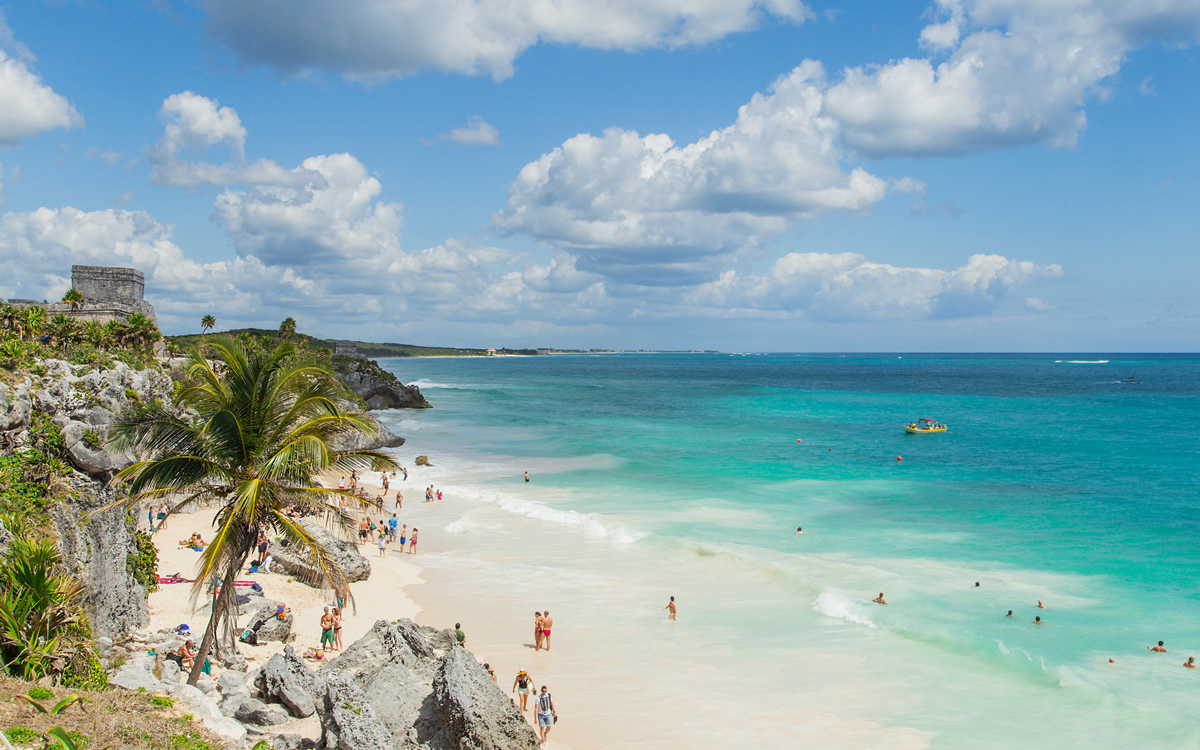 Cancun Music Festival 2025 - Music Enthusiasts Enjoying the Beach Concert