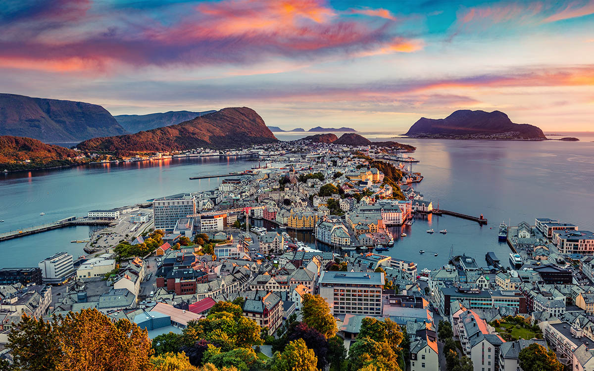 Norwegian Fjords Wildlife of Svalbard and the Arctic Circle Scenic Eclipse 15 Nights